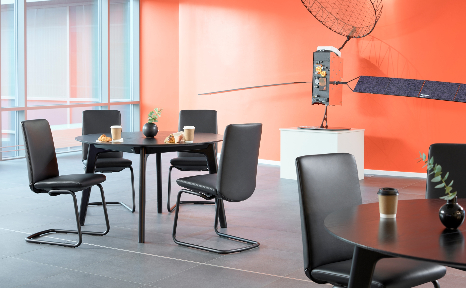 Laurel Dining Hero D400