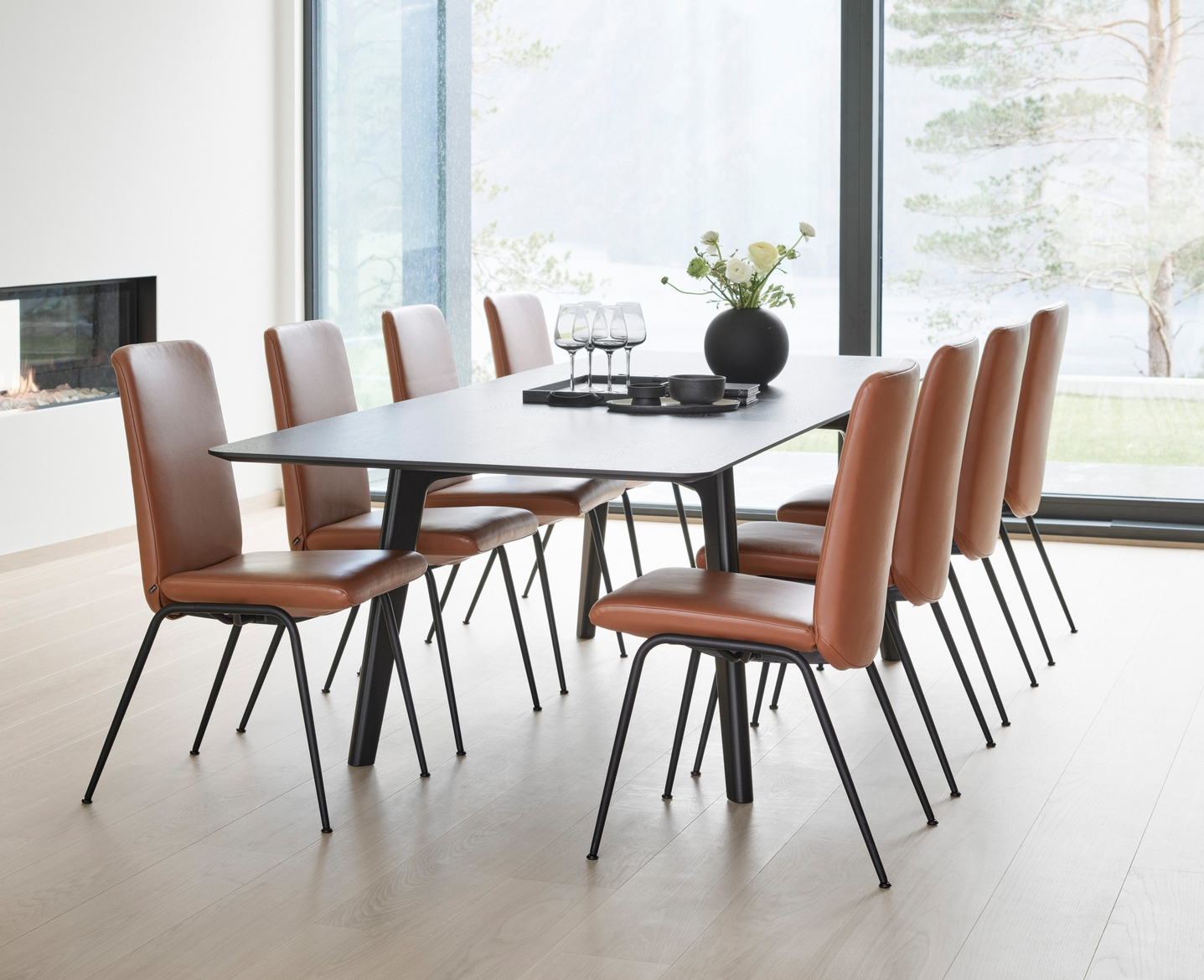 Laurel dining Hero D300